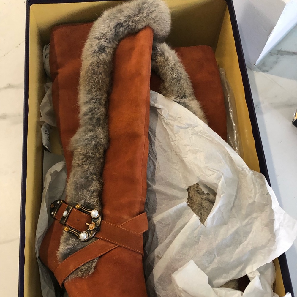 Brown knee high boots with fur size 8,